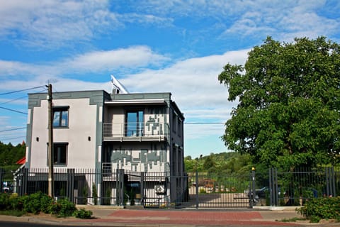 Facade/entrance, Garden view