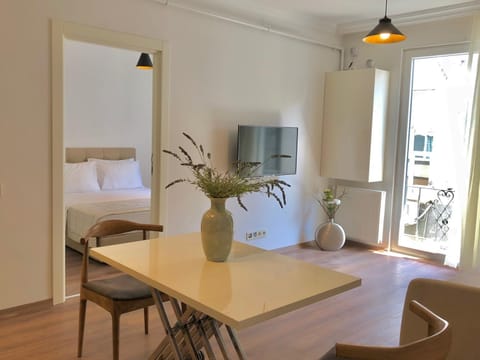 Photo of the whole room, Dining area