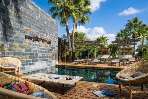 Lounge or bar, Swimming pool