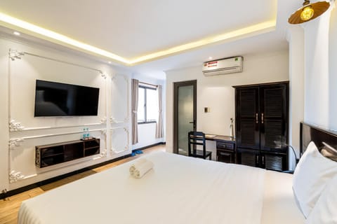 Communal lounge/ TV room, TV and multimedia, Living room, Seating area, Dining area