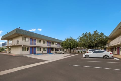 Property building, Day, Street view, Parking