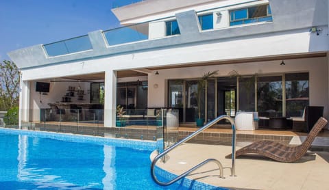Property building, Pool view