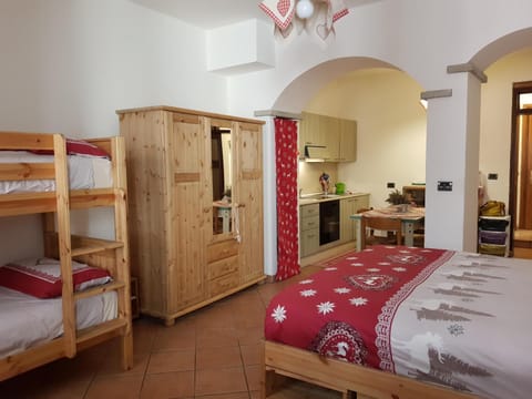 Kitchen or kitchenette, Bedroom