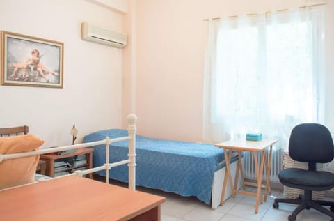 Family apt with garden next to the sea Apartment in Alimos