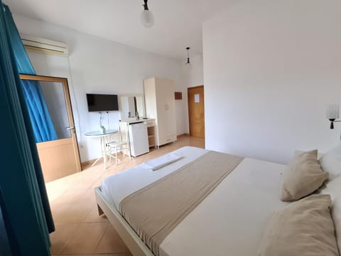 Bed, Bedroom, wardrobe