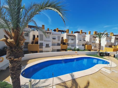 Property building, Day, Swimming pool