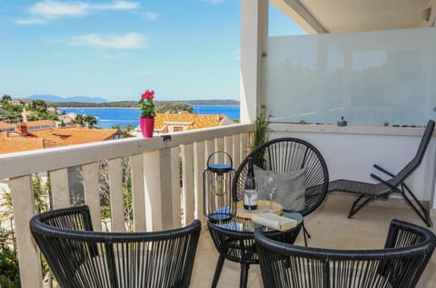 Day, Natural landscape, View (from property/room), Balcony/Terrace, Seating area, Sea view