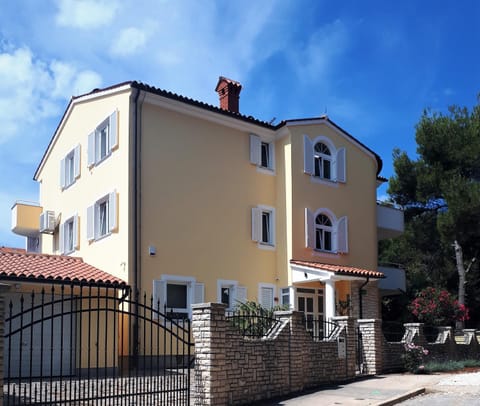 Property building, Facade/entrance