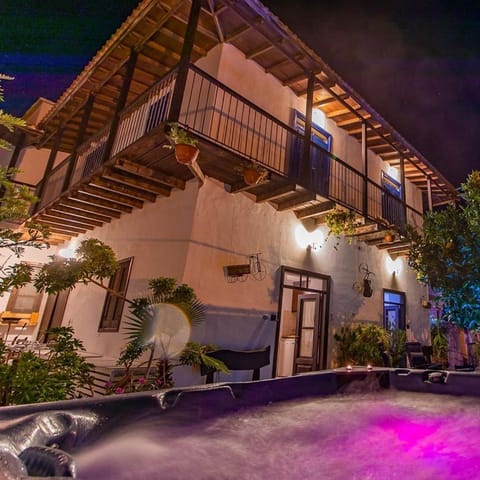 Property building, Patio, Garden, Hot Tub, Balcony/Terrace