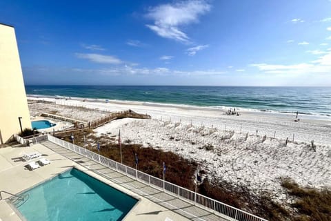 Tropical Winds 304 Condo Apartment in West Beach