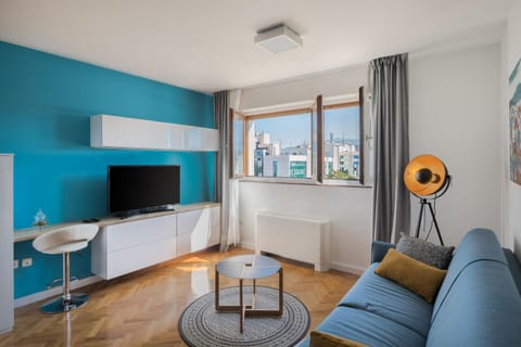 Living room, City view, Mountain view
