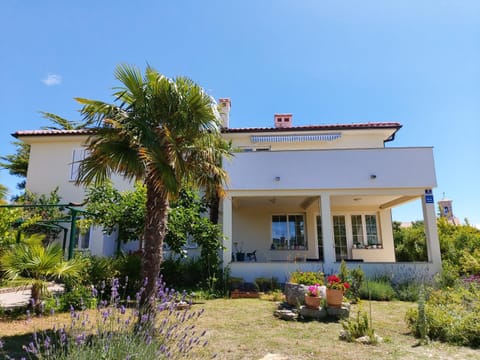 Property building, Facade/entrance, Garden