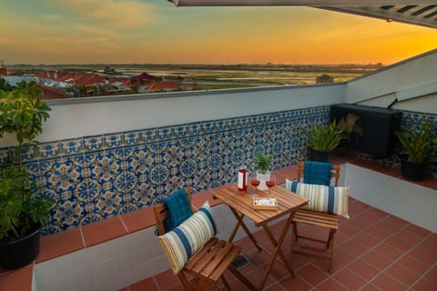 People, Fishing, Nightclub / DJ, Squash, View (from property/room), Balcony/Terrace, Balcony/Terrace, Tennis court, Cycling, Evening entertainment, Evening entertainment, On site, Guests, City view, Lake view, Landmark view, River view, Street view, Sports, Entertainment, Entertainment, Sunset