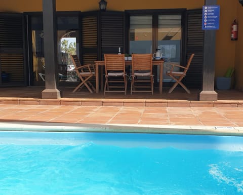Patio, Swimming pool, Swimming pool