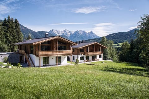 Property building, Natural landscape, Summer, Garden, Balcony/Terrace, On site, Garden view, Mountain view