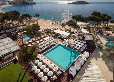 Restaurant/places to eat, Garden, View (from property/room), Balcony/Terrace, Lounge or bar, Dining area, Beach, Sea view, Swimming pool