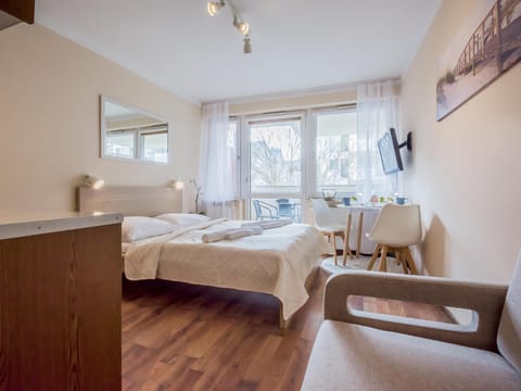 TV and multimedia, Seating area, Bedroom