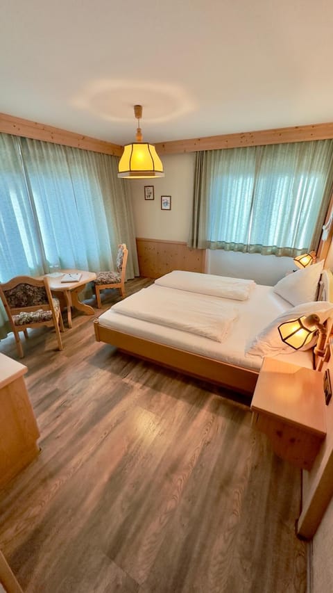 Bed, Photo of the whole room, Mountain view