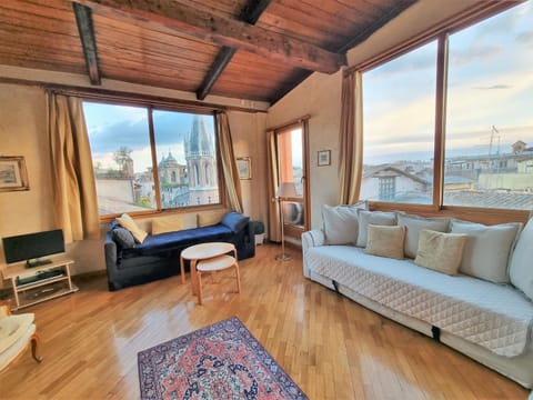 Bird's eye view, Living room, Lounge or bar, Seating area, City view