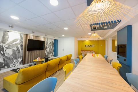 Communal lounge/ TV room, TV and multimedia, Seating area