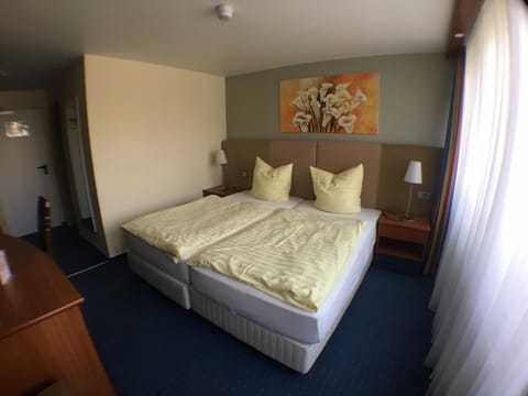 Bed, Photo of the whole room, Decorative detail, Bedroom