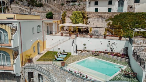 Property building, Swimming pool, Breakfast