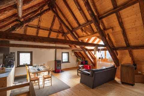 Living room, Seating area, kitchen