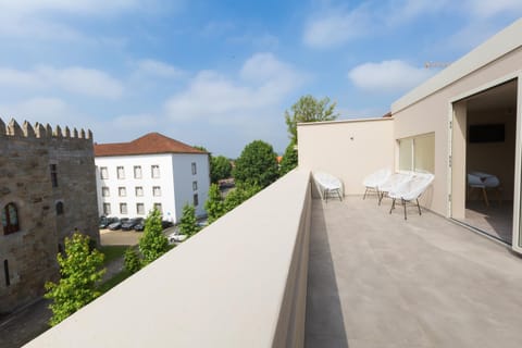 Property building, Communal lounge/ TV room, Balcony/Terrace, City view, Garden view, Landmark view