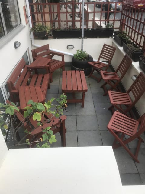 Seating area, Internal: Not applicable to any particular room