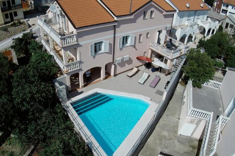 Property building, Bird's eye view, Swimming pool