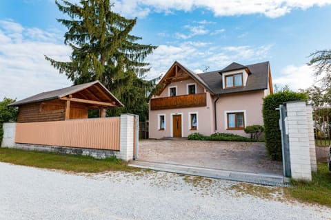 Property building, Neighbourhood