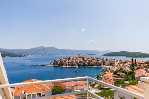 Balcony/Terrace, City view