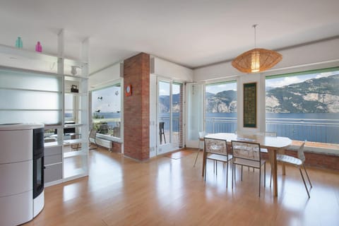 Apartment Windows On The Lake Apartment in Malcesine