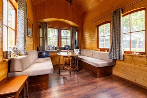 Dutch hausboat "MOLENDIEP" built 1909 Apartment in Pomeranian Voivodeship