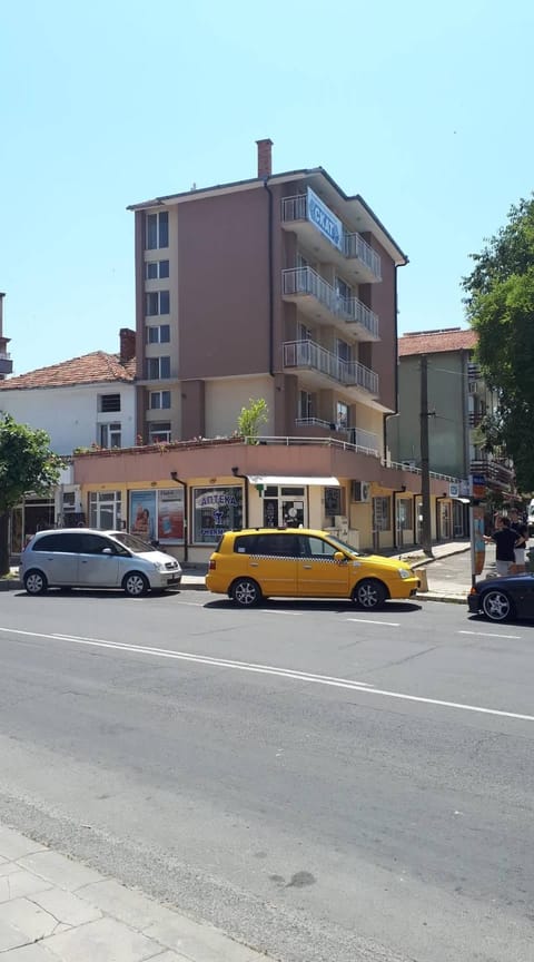 Property building, Facade/entrance, On site
