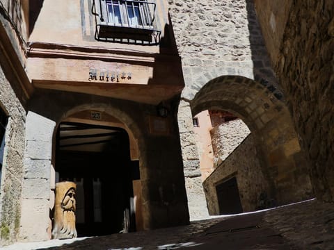 Facade/entrance