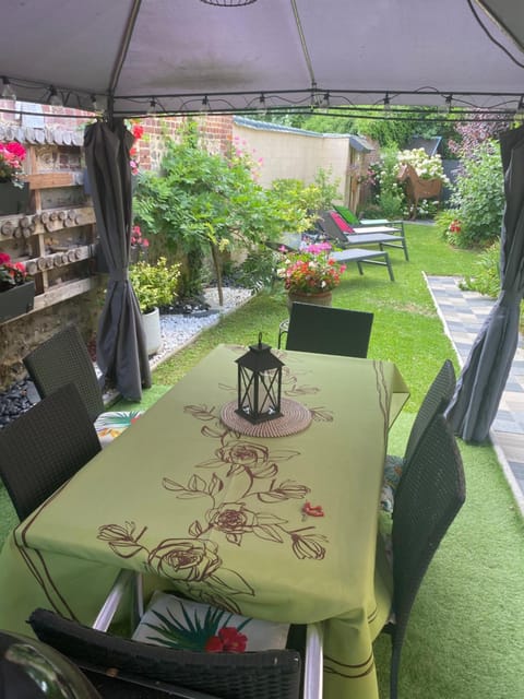 Living room, Dining area, Garden view