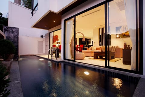 Swimming pool, Swimming pool