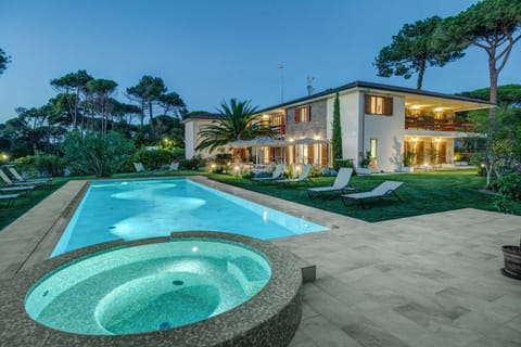 Garden, Hot Tub, Balcony/Terrace, Decorative detail, Garden view, Pool view, Area and facilities, Swimming pool