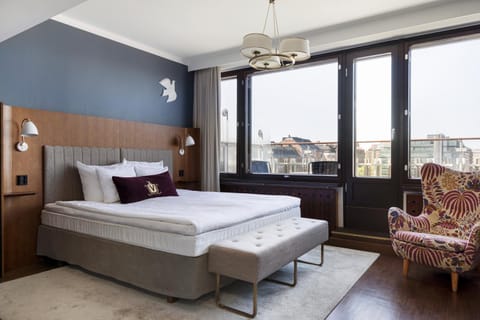 Bed, View (from property/room), Balcony/Terrace, City view