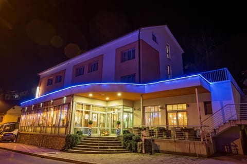 Facade/entrance