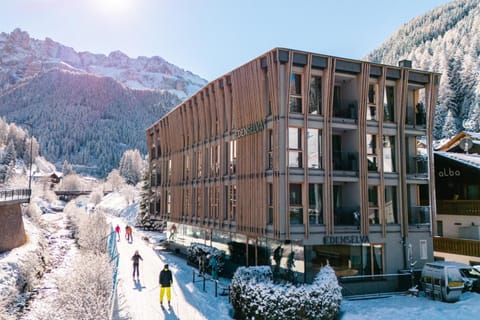 Property building, View (from property/room), acessibility