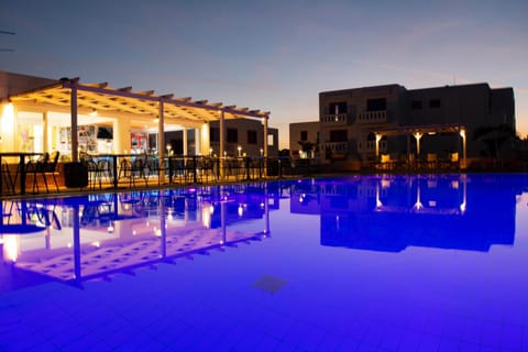 Restaurant/places to eat, Night, Swimming pool