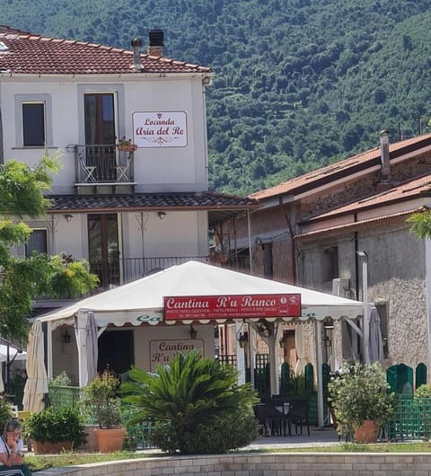 Property building, Restaurant/places to eat