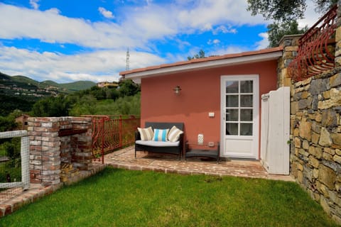 Property building, Day, BBQ facilities, Garden