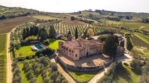 Property building, Natural landscape, Bird's eye view, Landmark view, Swimming pool, Location