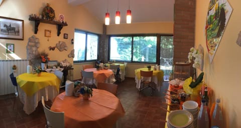 Communal lounge/ TV room, Buffet breakfast