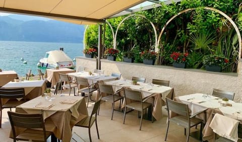 Restaurant/places to eat, Restaurant/places to eat