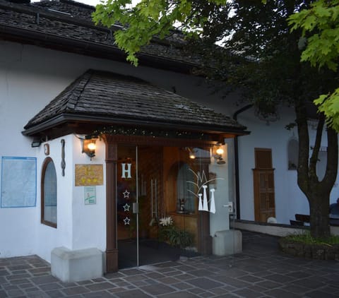 Facade/entrance