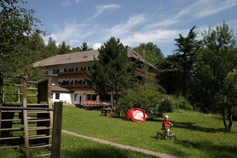 Facade/entrance, Garden